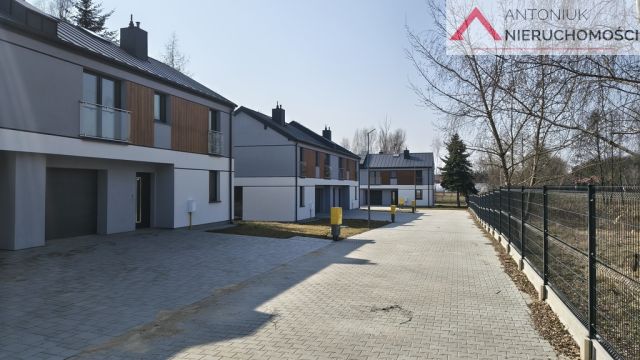 bliźniak, 5 pokoi Warszawa, ul. Obrębowa. Zdjęcie 1