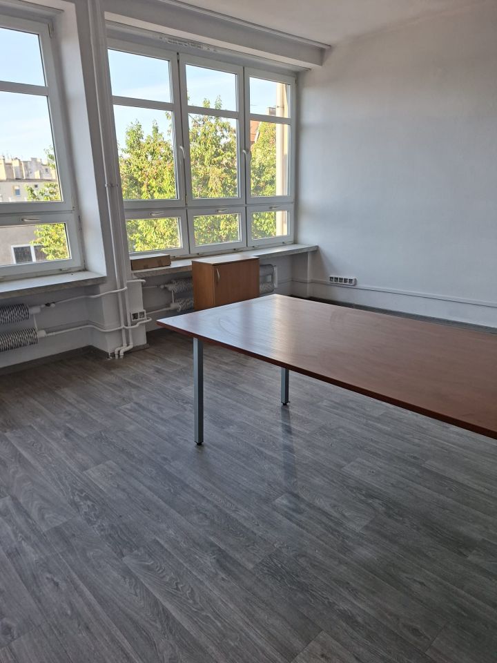 Biuro Opole Śródmieście, ul. ks. Konstantego Damrota. Zdjęcie 4