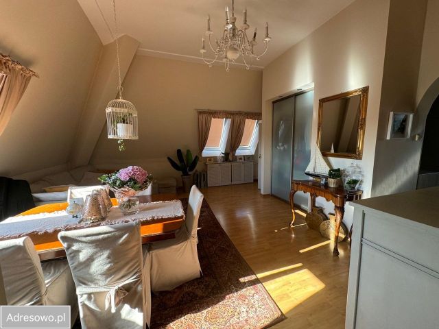 Mieszkanie 4-pokojowe Cieszyn, ul. Karola Hławiczki. Zdjęcie 1