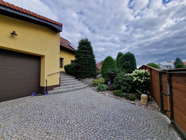 dom wolnostojący, 6 pokoi Wałbrzych Szczawienko, ul. Azaliowa. Zdjęcie 1