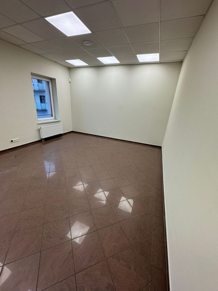 Biuro Jelcz-Laskowice Centrum, ul. Oławska. Zdjęcie 4