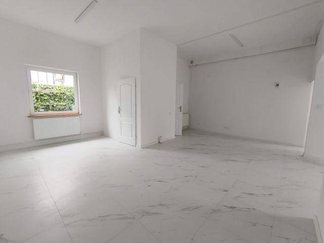 Lokal Oborniki Śląskie Centrum, ul. Marii Skłodowskiej-Curie. Zdjęcie 1