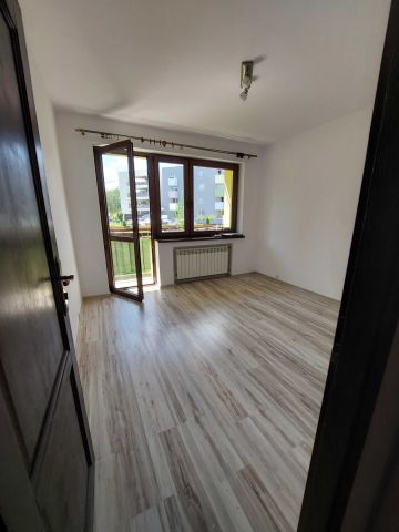 Mieszkanie 3-pokojowe Żywiec, os. 700-lecia. Zdjęcie 1