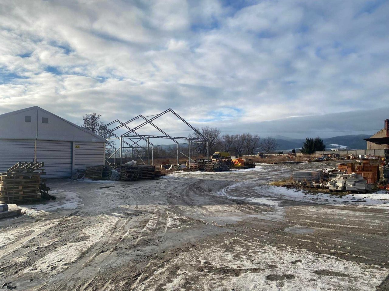 Hala/magazyn Kamienica. Zdjęcie 3