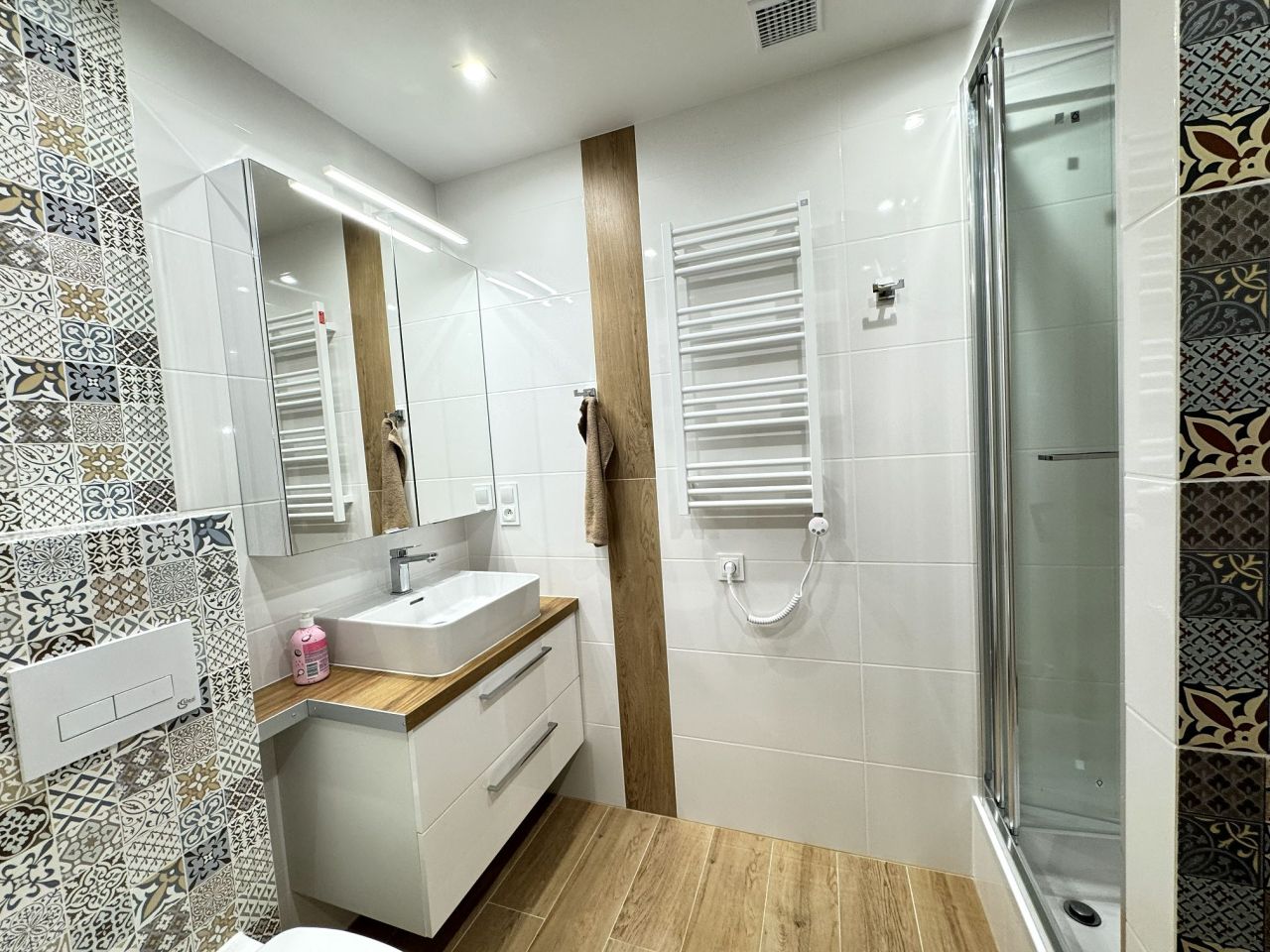 dom wolnostojący, 6 pokoi Królowy Most. Zdjęcie 2