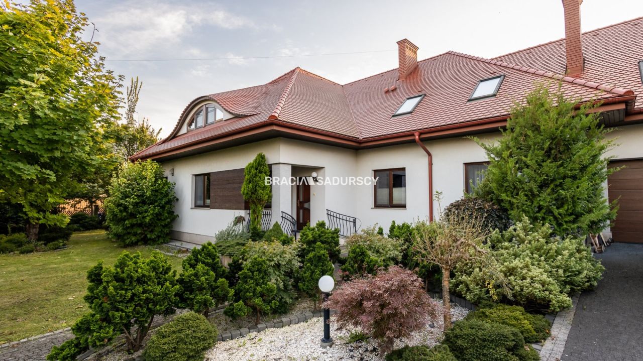 dom wolnostojący, 9 pokoi Trąbki