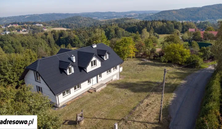 dom wolnostojący, 6 pokoi Kamyk