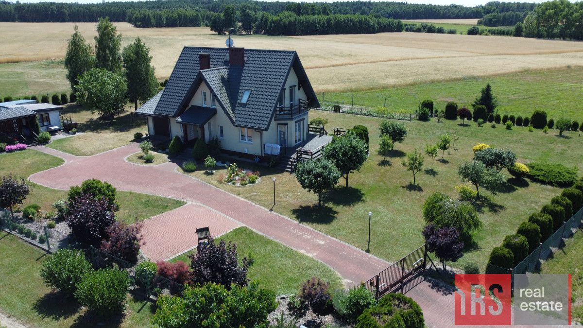 dom wolnostojący, 5 pokoi Piętno
