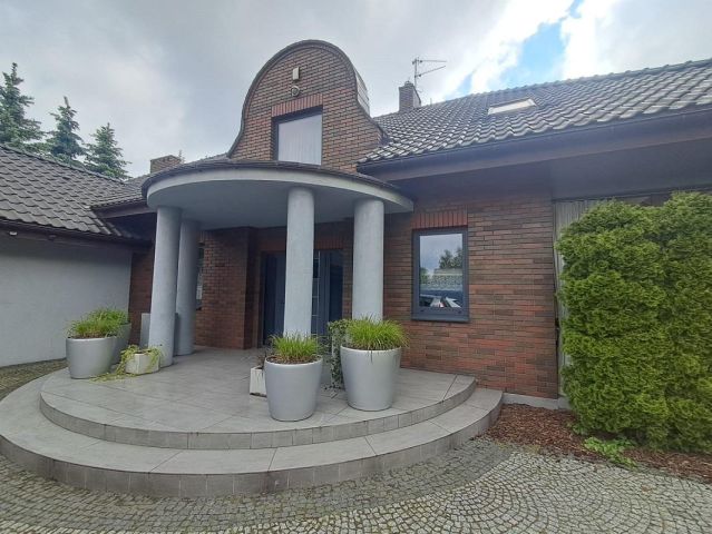 dom wolnostojący, 6 pokoi Zduny. Zdjęcie 2
