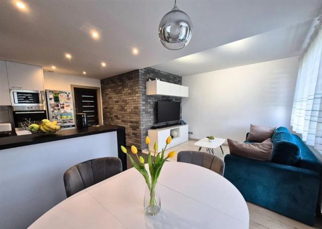 Mieszkanie 4-pokojowe Wrocław Lipa Piotrowska, ul. Bazyliowa. Zdjęcie 1