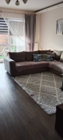 Mieszkanie 3-pokojowe Kobyłka. Zdjęcie 1