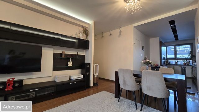 Mieszkanie 3-pokojowe Warszawa Gocław, ul. Jana Nowaka-Jeziorańskiego. Zdjęcie 1