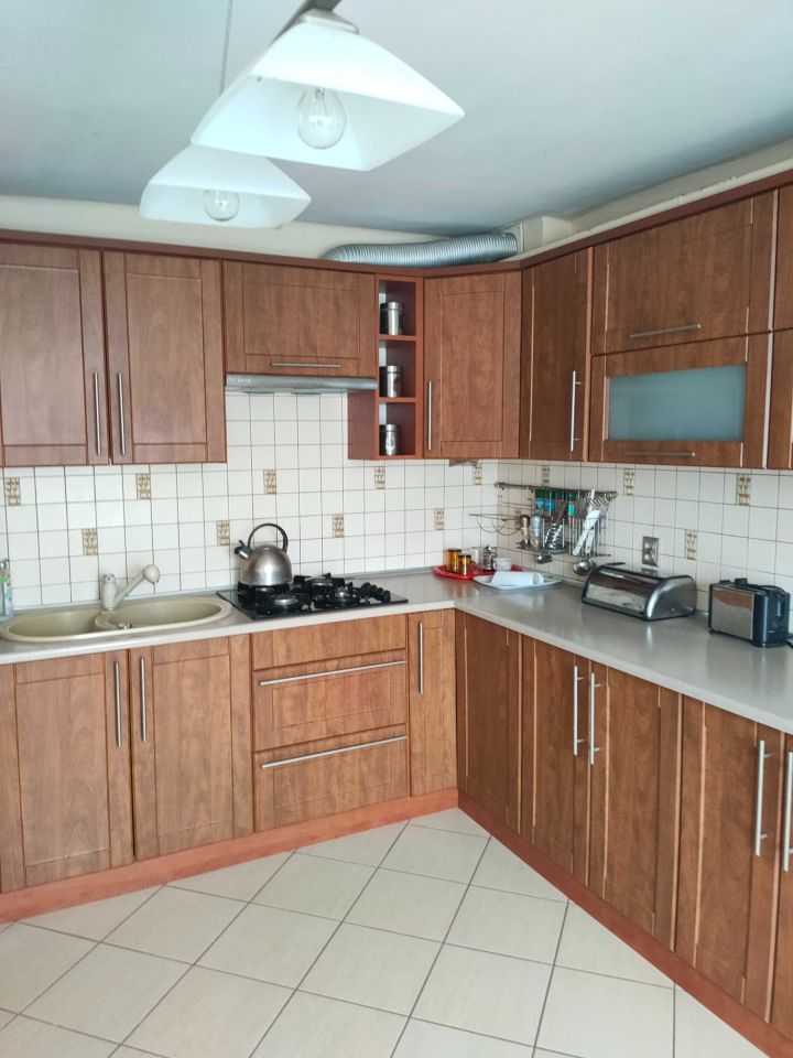 dom wolnostojący, 5 pokoi Lubenia. Zdjęcie 3