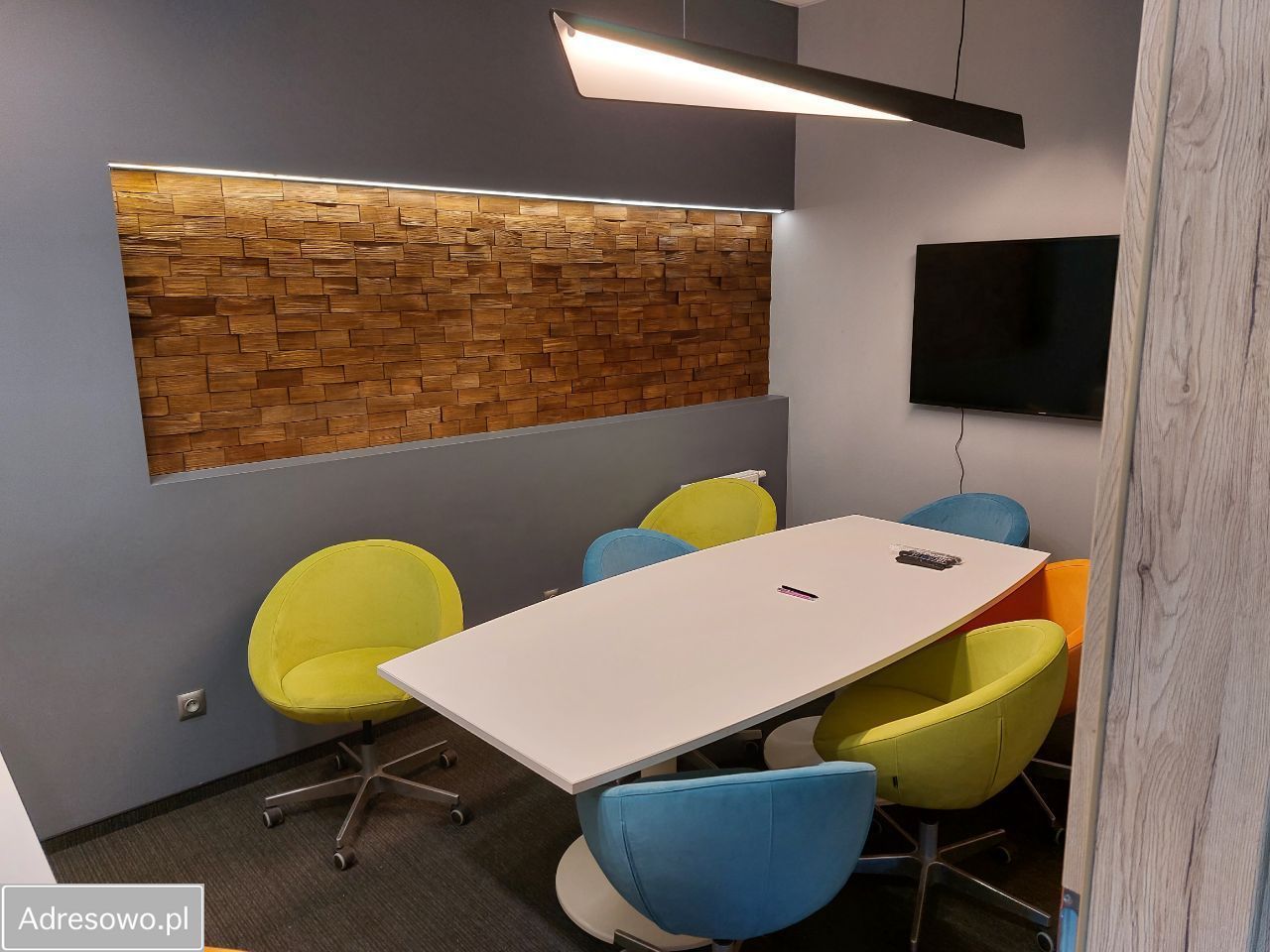 Hala/magazyn Pustków. Zdjęcie 16