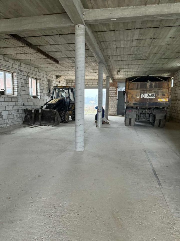 Hala/magazyn Pijanów. Zdjęcie 7