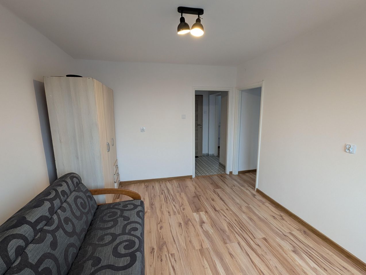 Mieszkanie 3-pokojowe Książ Wielki Mirów-Zamek, ul. Mikołaja Reja. Zdjęcie 2