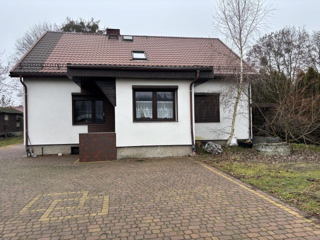 dom wolnostojący, 7 pokoi Borki Małe, ul. Oleska. Zdjęcie 1