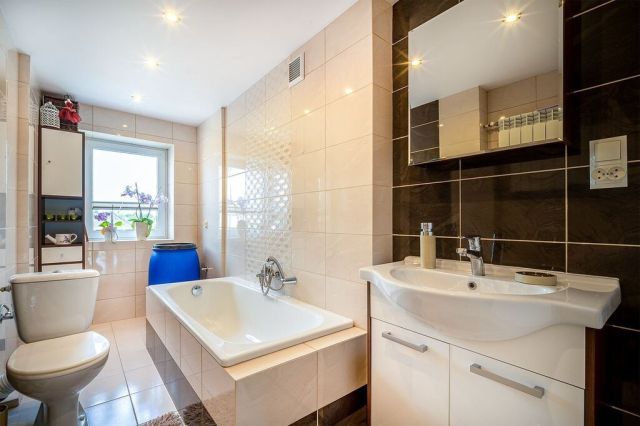 dom wolnostojący, 6 pokoi Koluszki. Zdjęcie 13