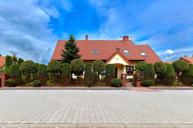 dom wolnostojący, 7 pokoi Serby, ul. Jaśminowa. Zdjęcie 1