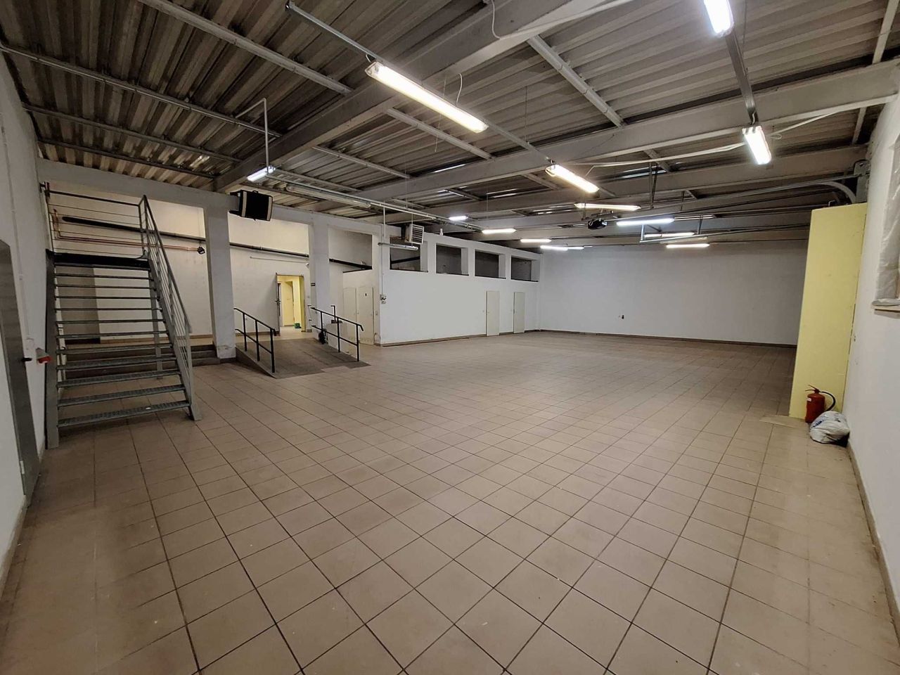 Nieruchomość komercyjna Uchylsko. Zdjęcie 8