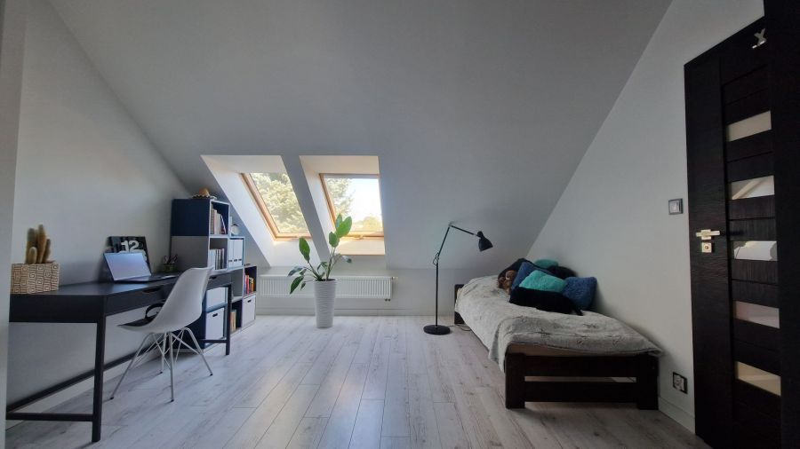 bliźniak, 5 pokoi Suchy Dwór. Zdjęcie 2