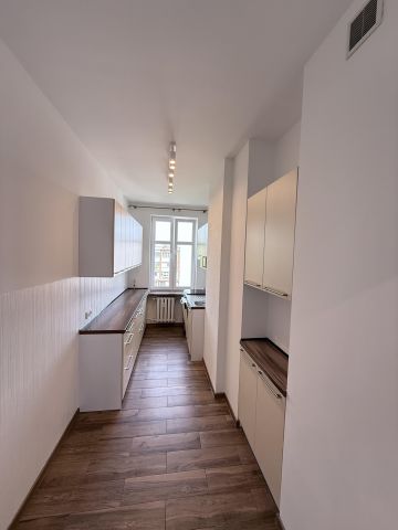 Mieszkanie 3-pokojowe Olsztyn Śródmieście, ul. Krzysztofa C. Mrongowiusza. Zdjęcie 1