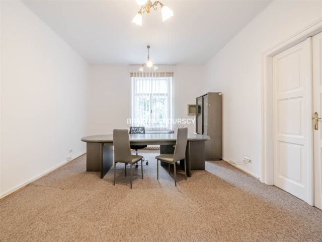 Mieszkanie 3-pokojowe Kraków Stare Miasto, pl. gen. Władysława Sikorskiego. Zdjęcie 3