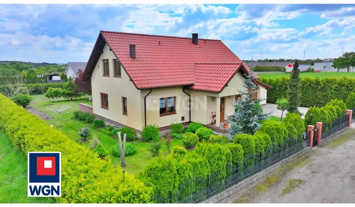 dom wolnostojący, 5 pokoi Wawrów, ul. Sadowa