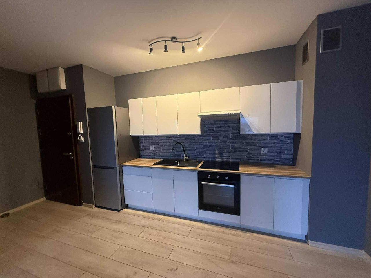 Mieszkanie 3-pokojowe Radwanice. Zdjęcie 7