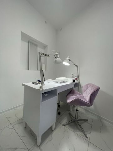 Lokal Świdnica, pl. Kombatantów. Zdjęcie 1