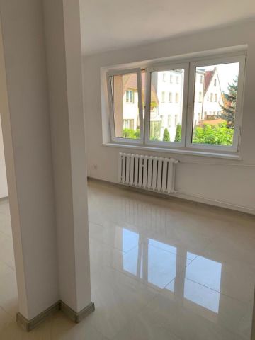 Mieszkanie 3-pokojowe Brzeg Centrum, ul. Zakonnic. Zdjęcie 1