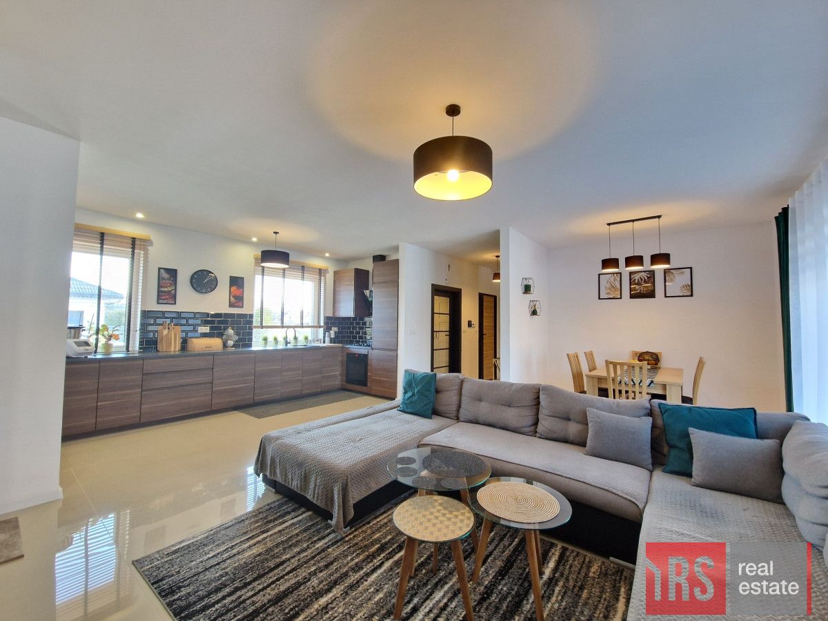 dom wolnostojący, 4 pokoje Dosin, ul. Rumiankowa. Zdjęcie 2