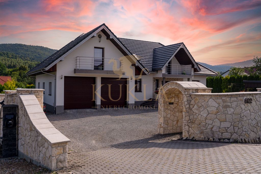 dom wolnostojący, 7 pokoi Jawornik