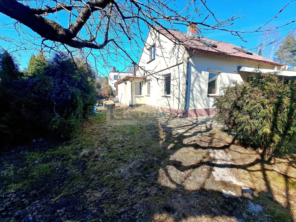 dom wolnostojący, 2 pokoje Kielce Zalesie. Zdjęcie 1