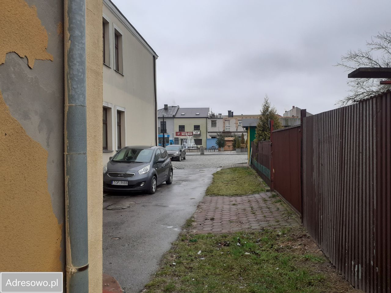 dom wolnostojący, 5 pokoi Ożarów, pl. Wolności. Zdjęcie 3