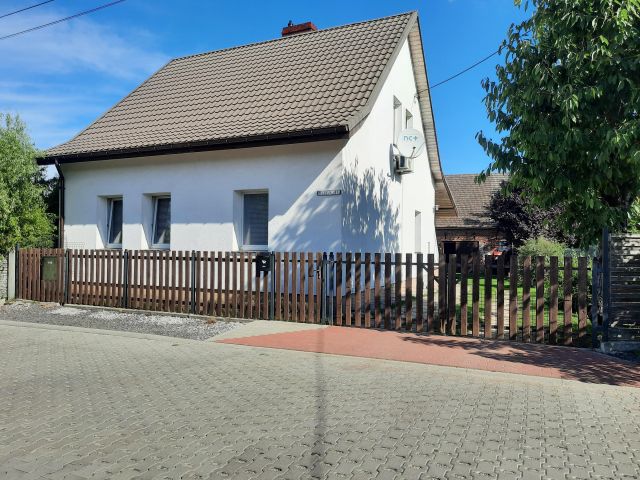 dom wolnostojący, 4 pokoje Cybinka, ul. Matejki. Zdjęcie 2