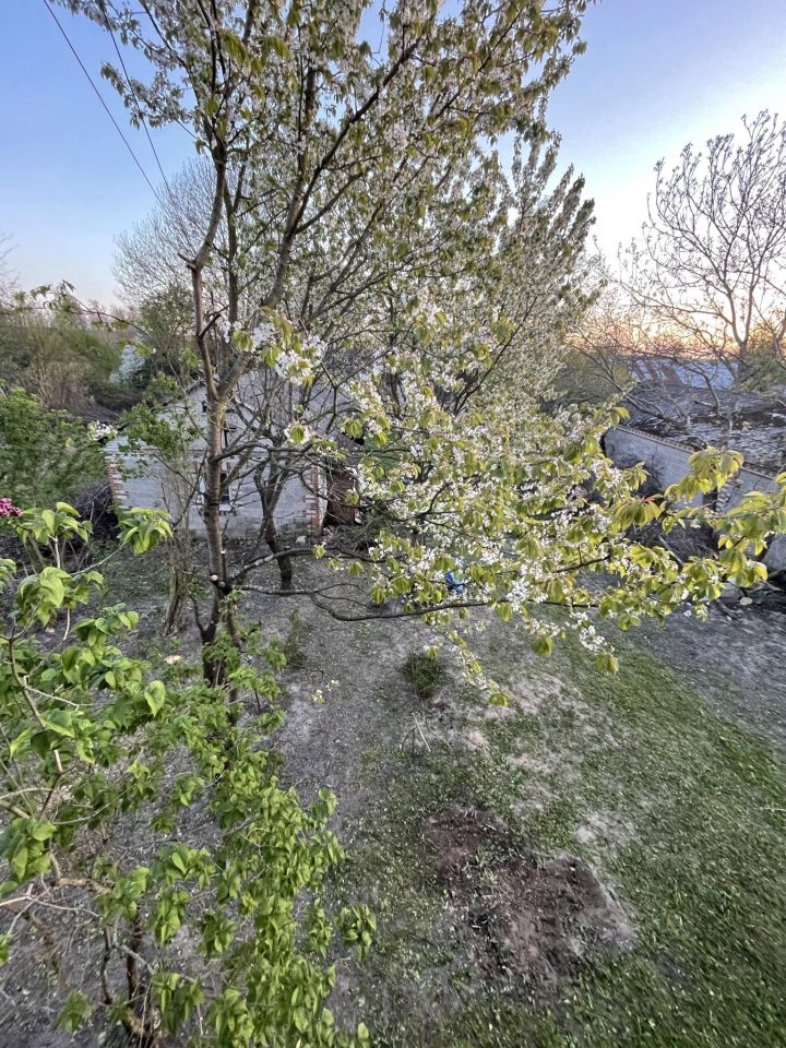 dom wolnostojący, 2 pokoje Średnie Duże. Zdjęcie 9