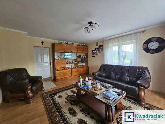 dom wolnostojący, 4 pokoje Tylawa. Zdjęcie 2