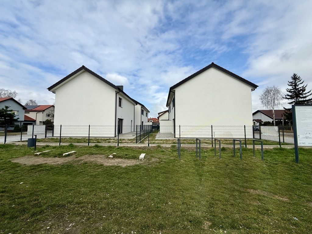 bliźniak, 4 pokoje Leszno Gronowo, ul. ks. Augustyna Kordeckiego. Zdjęcie 4