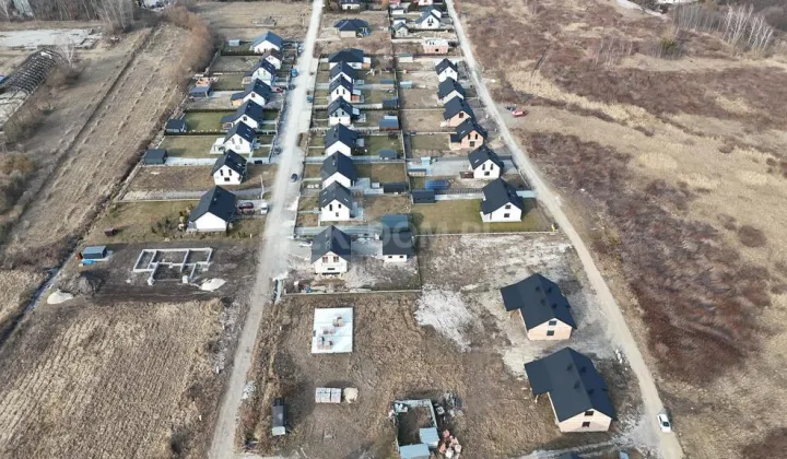 dom wolnostojący, 5 pokoi Staszów