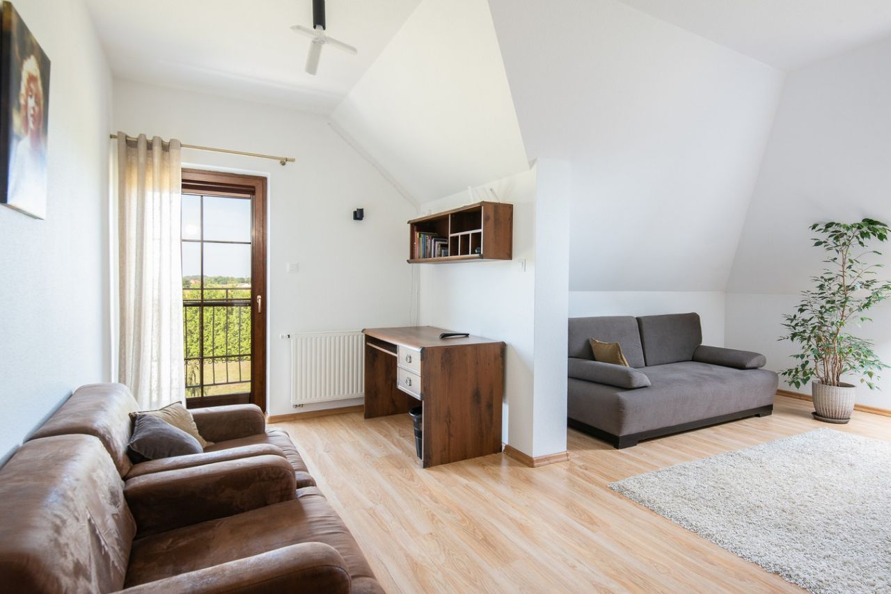 dom wolnostojący, 8 pokoi Czernin. Zdjęcie 7