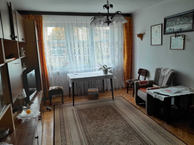 Mieszkanie 3-pokojowe Pionki, ul. Szkolna. Zdjęcie 1