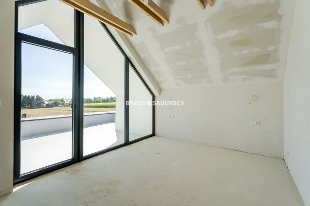 dom wolnostojący, 4 pokoje Bębło, ul. ks. Jana Skotnickiego. Zdjęcie 33