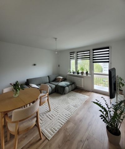Mieszkanie 4-pokojowe Kraków Mistrzejowice, os. Piastów. Zdjęcie 1