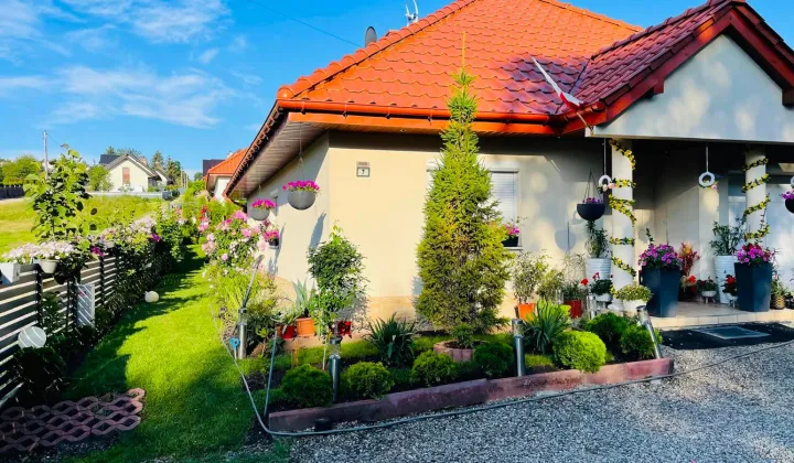 dom wolnostojący, 4 pokoje Kocmyrzów, ul. Nad Potokiem