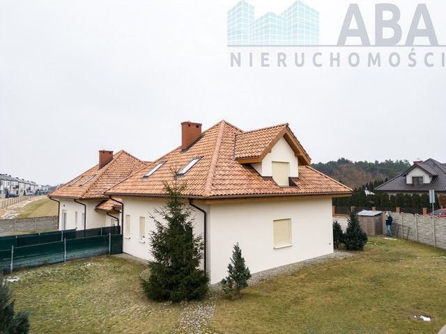 bliźniak, 5 pokoi Konin Laskówiec, ul. Marii Skłodowskiej-Curie. Zdjęcie 3