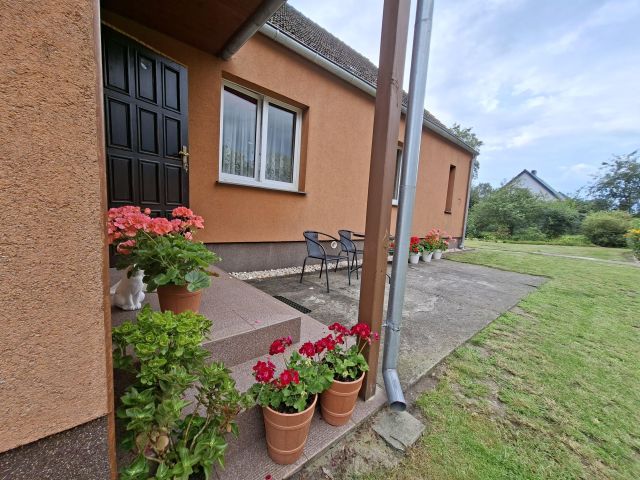 dom wolnostojący, 4 pokoje Burowo. Zdjęcie 1