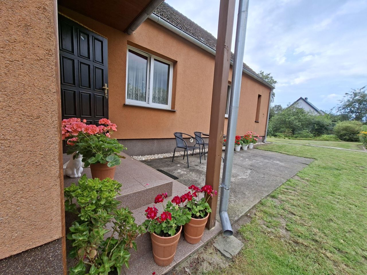 dom wolnostojący, 4 pokoje Burowo. Zdjęcie 5