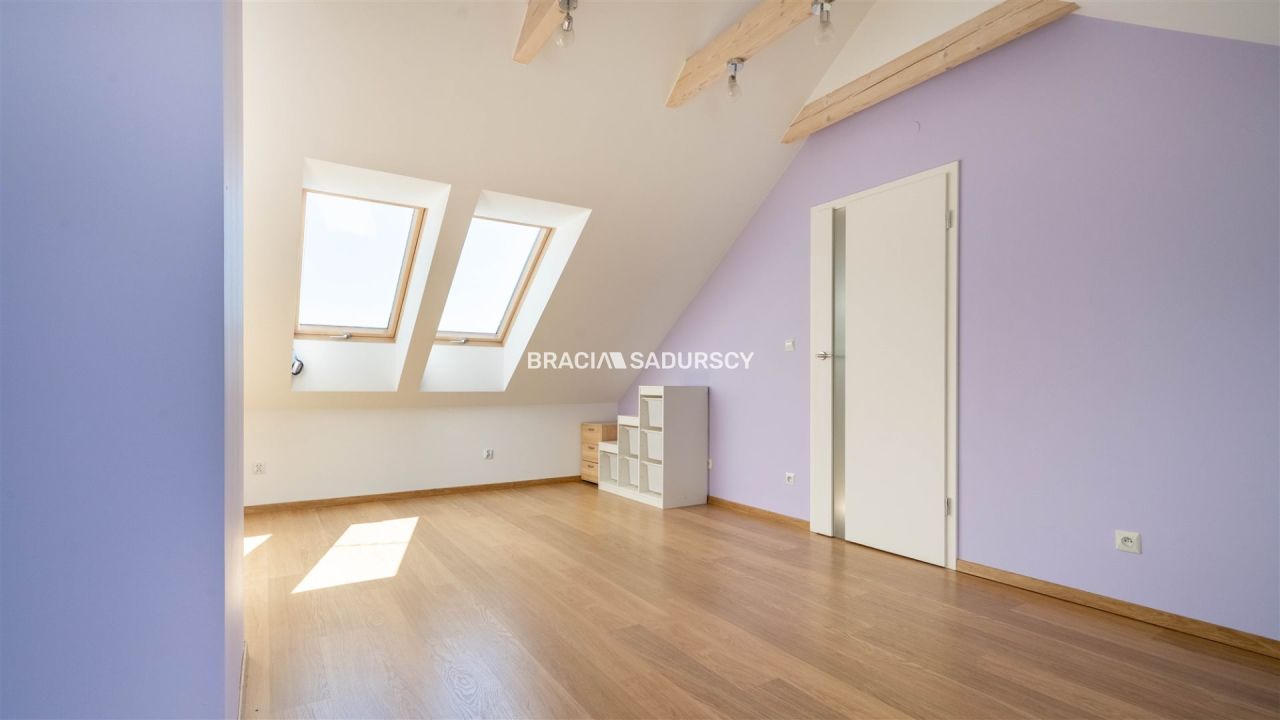 Mieszkanie 4-pokojowe Brzyczyna. Zdjęcie 26