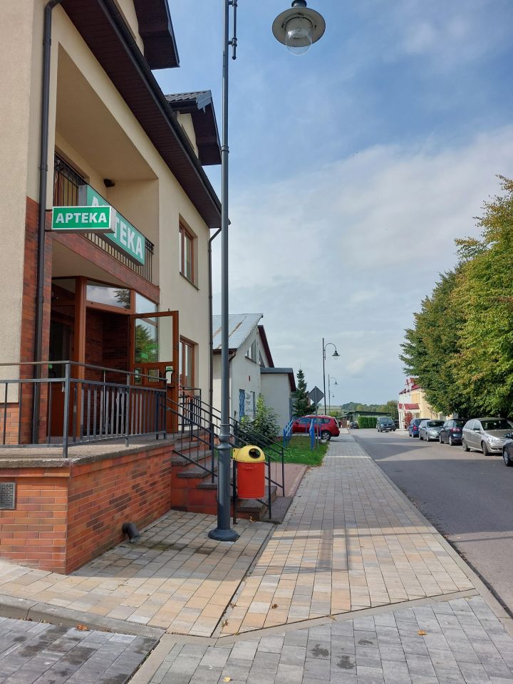 dom wolnostojący, 7 pokoi Komarów-Osada, ul. Rynek. Zdjęcie 3